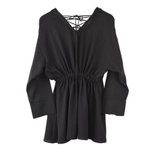 Charger l'image dans la galerie, [EAM] Women Black Buckle Pleated Bandage Shirt Dress New V-Neck Long Sleeve Loose Fit Fashion Tide Spring Summer 2020 1U40201
