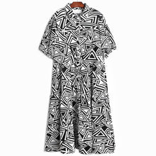 Charger l'image dans la galerie, [EAM] Women Black Pattern Printed Big Size Shirt Dress New Lapel Half Sleeve Loose Fit Fashion Tide Spring Summer 2020 1X710
